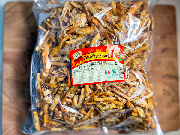 Нитка ЖАРЕНАЯ "Чеснок с зеленью" Oktobersnack 1 кг (сырный продукт) в Миассе